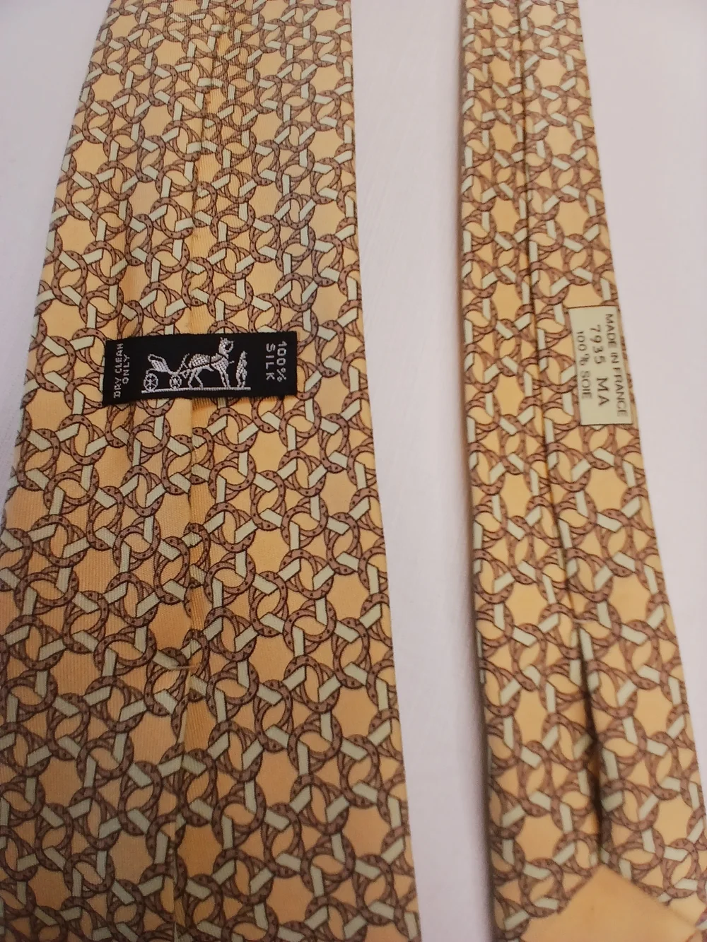 Vintage Hermes Paris 7935 MA Yellow Gold Chain Pattern 100%Silk France - Picture 3 of 9